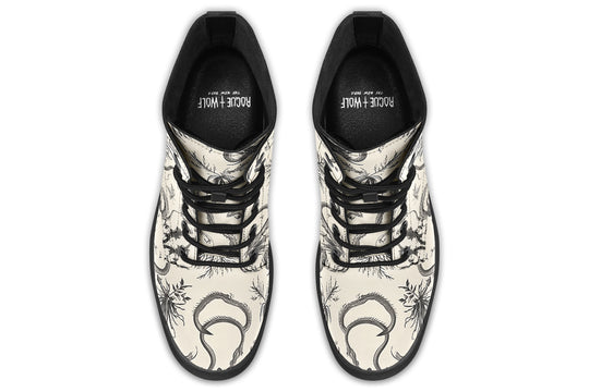 Vermis Boots
