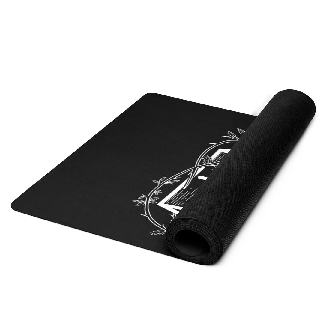 black and white yoga mat